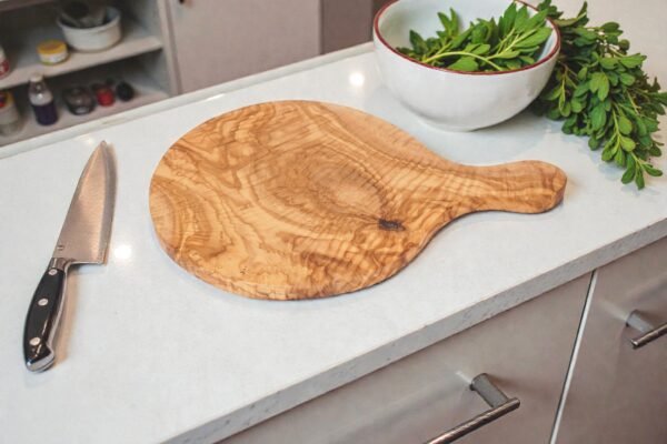 41-DSC01887 (2) Olive wood pizza board with pizza served on it