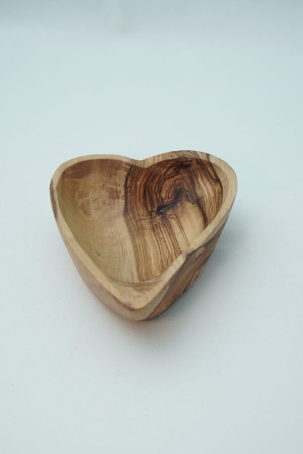 Olive wood heart-shaped bowl with popcorn