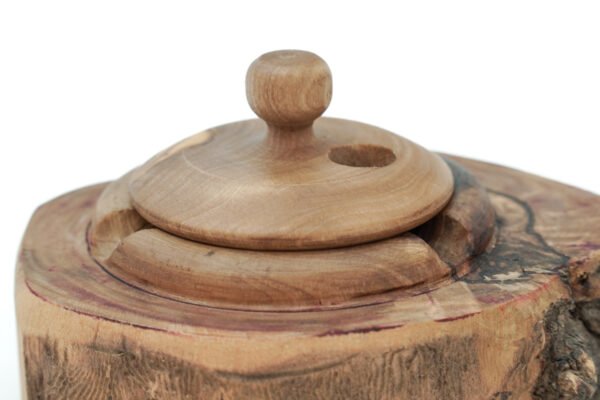 DSC07141 Olive wood cigar ashtray, close-up of grain